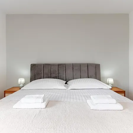 Gisela Apartment *
