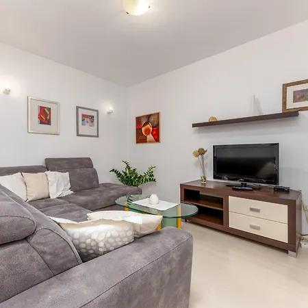 Gisela * Макарска